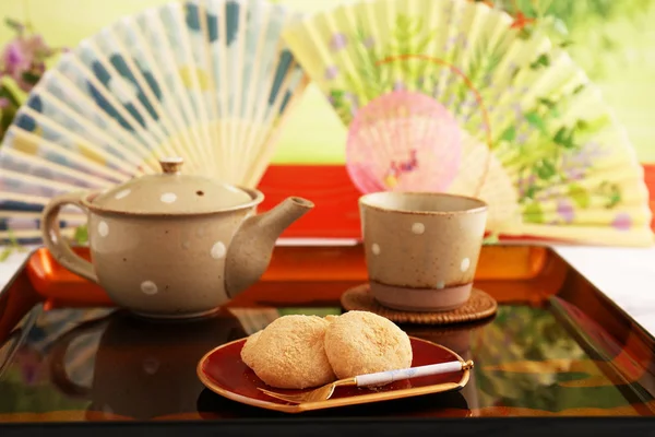 日本传统糖果和绿茶 — 图库照片