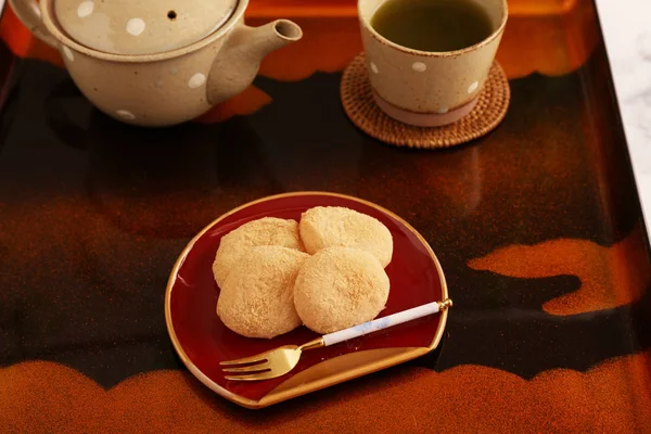 日本传统糖果和绿茶 — 图库照片