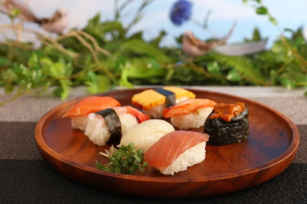 Läckra Japanska Köket Sushi Träplattan — Stockfoto