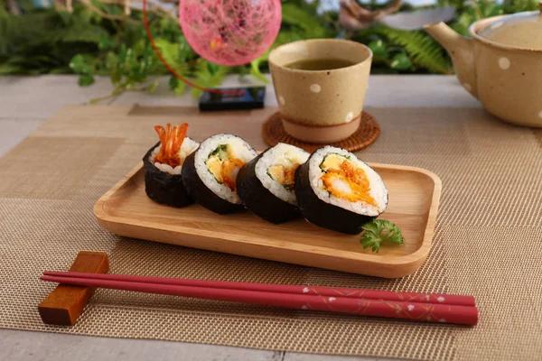 Japon geleneksel suşi ruloları.