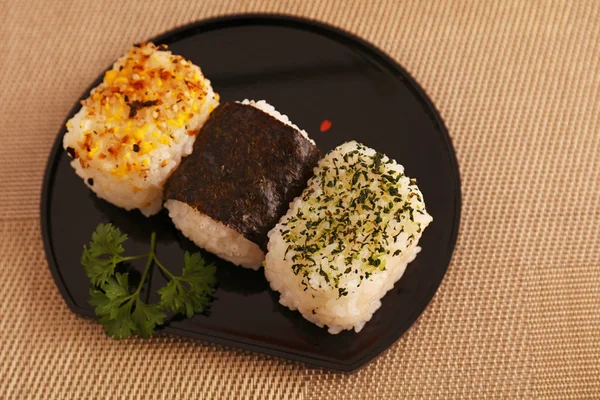 Japanse Keuken Rijst Ballen Een Houten Dienblad — Stockfoto