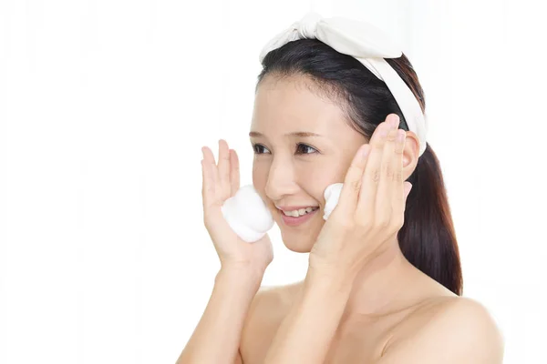 Beautiful Young Woman Wash Her Face — Stock Photo, Image