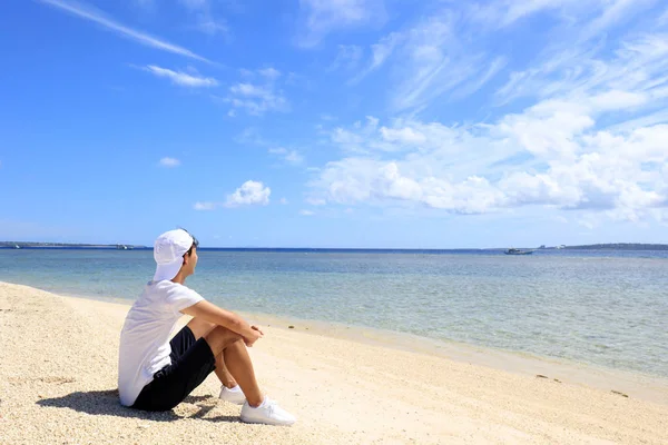 Hombre Que Relaja Playa — Foto de Stock