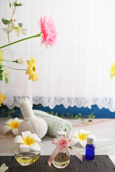 Bottles Essential Oil Bamboo Mat — Stock Photo, Image