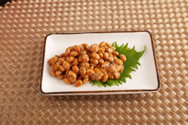 Japon mutfağı mayalanmış soya fasulyesi..