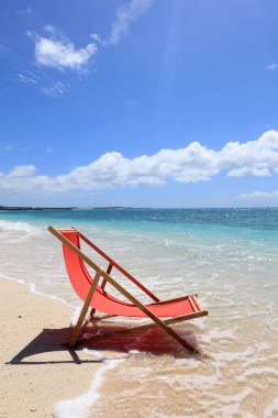 Yazın Okinawa plajında