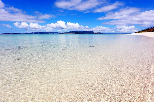 Blauwe Lucht Heldere Zee Van Okinawa Rechtenvrije Stockfoto's