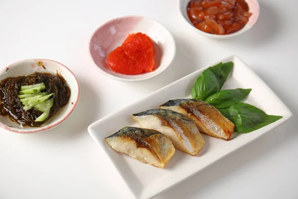 Heerlijke Japanse Traditionele Voedingsmiddelen Geïsoleerd Witte Achtergrond — Stockfoto