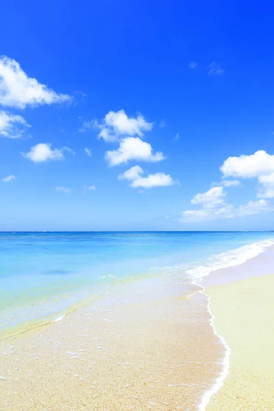 Schöner Blauer Himmel Und Meer Von Okinawa Stockbild