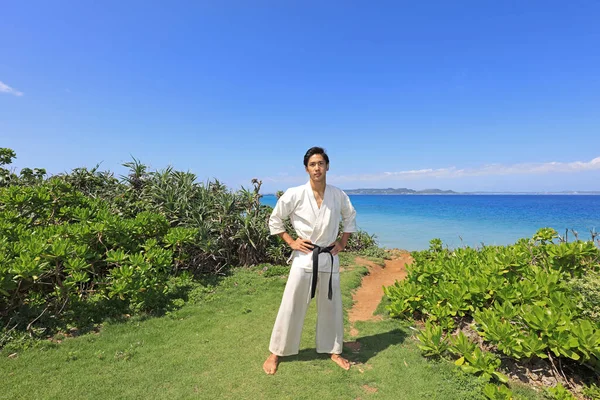 Homme Entraînement Karaté Kata — Photo