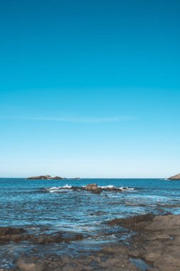 Akdeniz deniz kayalıklarla ile