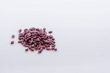 Ham Organik Yakut Kırmızı Patlamış Mısır yığını Andle görünümü. Latince adı 