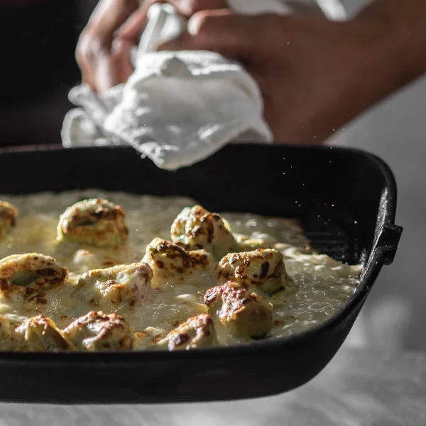 Pâtes Capeletti Maison Avec Sauce Bechamel Dans Une Casserole Fer — Photo