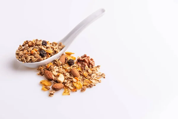 Granola Lub Musli Orzechów Rasins Białej Łyżce Białym Tle — Zdjęcie stockowe