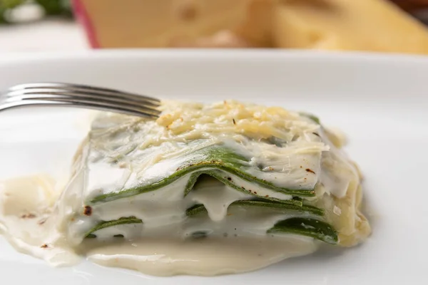 Tortellini Maison Avec Beurre Sauge Dans Une Assiette Blanche Sur — Photo