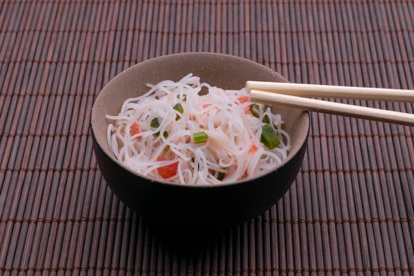 Salade Asiatique Avec Nouilles Riz Légumes Nouilles Riz Cuites Style — Photo