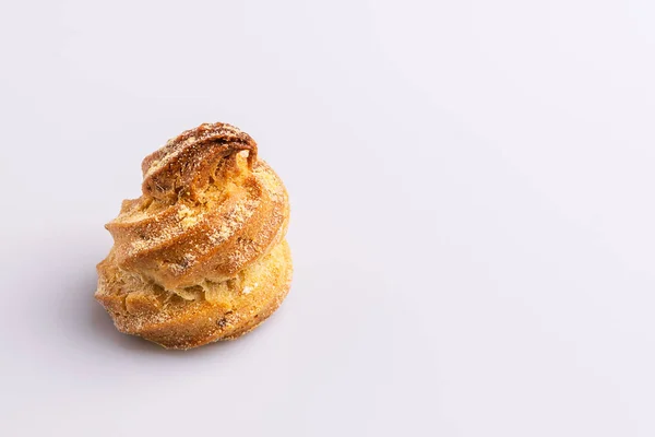 Profiterole Polvo Azúcar Sobre Fondo Blanco — Foto de Stock