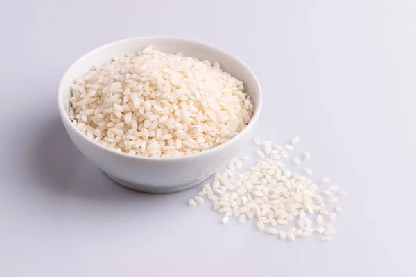 Arroz Risotto Italiano Tazón Cerámica Blanca Sobre Fondo Blanco — Foto de Stock