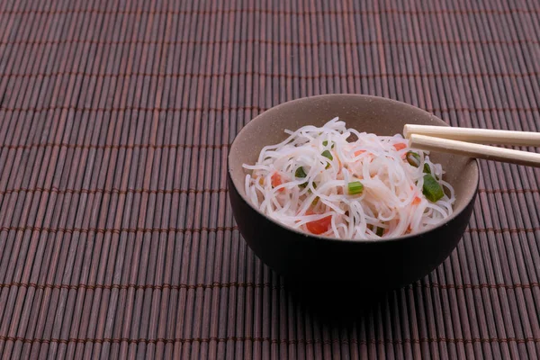 Salada Asiática Com Macarrão Arroz Legumes Macarrão Arroz Cozido Estilo — Fotografia de Stock