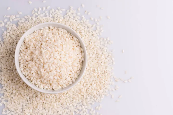 Arroz Risotto Italiano Tazón Cerámica Blanca Sobre Fondo Blanco — Foto de Stock