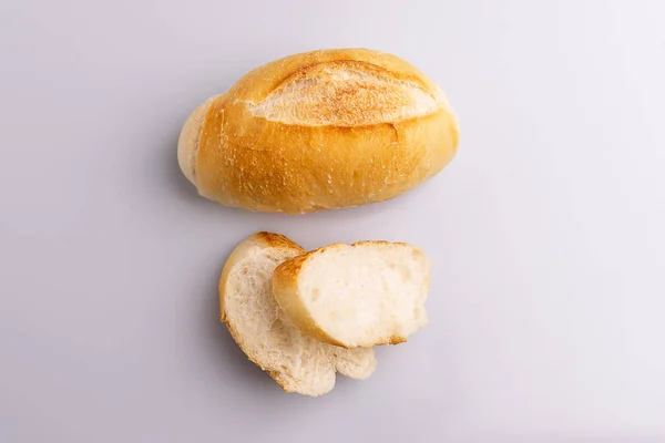 Fatias Simples Pão Francês Pão Tradicional Brasileiro Sobre Fundo Branco — Fotografia de Stock