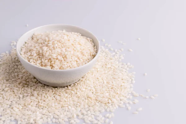 Arroz Risotto Italiano Tazón Cerámica Blanca Sobre Fondo Blanco — Foto de Stock