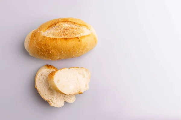 Scheiben Einfaches Französisches Brot Traditionelles Brasilianisches Brot Auf Weißem Hintergrund — Stockfoto