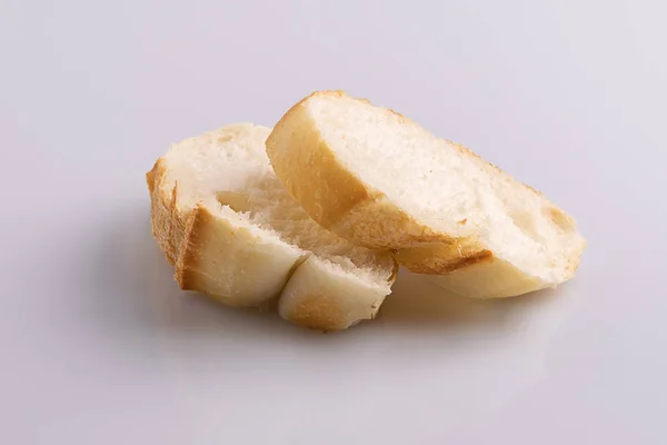 Fatias Simples Pão Francês Pão Tradicional Brasileiro Sobre Fundo Branco — Fotografia de Stock