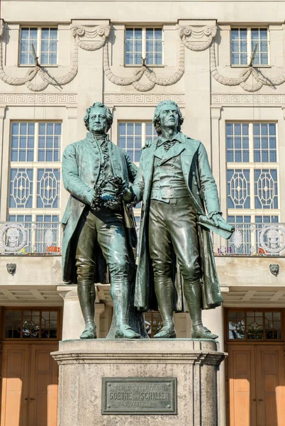 Denkmal Für Goethe Und Schiller Vor Dem Nationaltheater Weimar — Stockfoto
