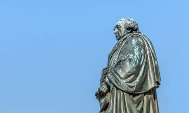 Weimar 'daki Johann Gottfried Herder Anıtı