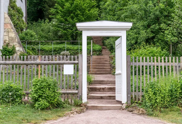 威玛歌德花园房子的古典主义花园门 — 图库照片