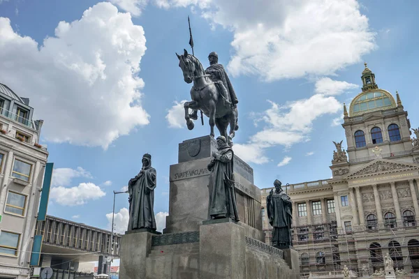 Denkmal Des Heiligen Wenzel Prag Mit Dem Nationalmuseum — Stockfoto