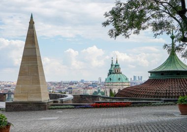 Prag 'daki şatonun piramit ve pavyonu