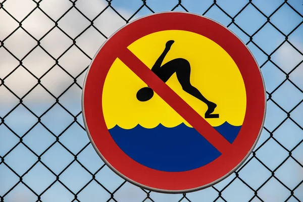 Traffic sign, no jump in the water — Stockfoto