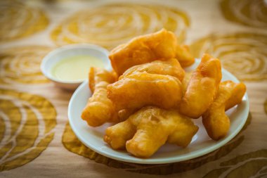 derin yağda kızartılmış hamur sopa krema ile kahvaltıda, Çin stili.