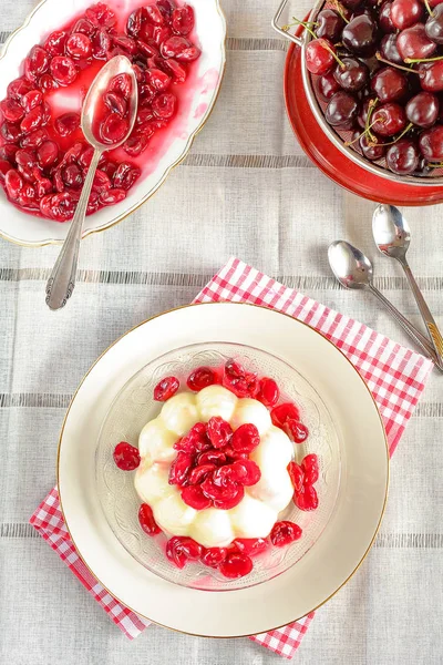 Pudding Freshly Cooked Cherry Compote — Stock Photo, Image