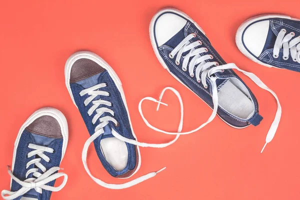 Two pairs of sneakers with laces heart — Stock Photo, Image