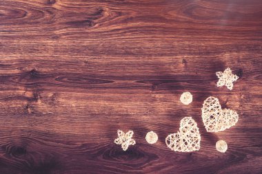 İki sisal kalp rustik ahşap arka plan düz üzerinde kopya alanı ile yatıyordu. Doğum günü, Anne, Sevgililer, kadın, düğün günü kavramı.