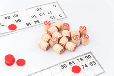 Çocuk bir loto oyun kartları ve masa oyunu için simgeleri ile sayı tablo, Aile ve arkadaşlar eğlence kavramı üzerinde tutar