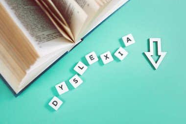 Disleksi ve okuma kelime ile açık bir kitap