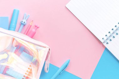 Çeşitli ofis ve okul pembe ve mavi kırtasiye
