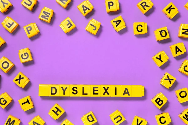 Dyslexia Word Yellow Pink Purple Scattered Letters Cubes Reading Difficulty — Stock Photo, Image