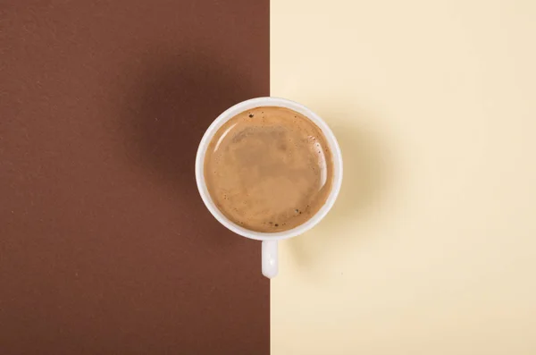 Güzel Beyaz Porselen Fincan Kahve Çift Tonlu Kahverengi Bej Renkli — Stok fotoğraf