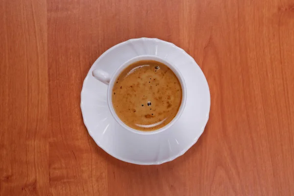 Taza de café sobre mesa de madera. — Foto de Stock