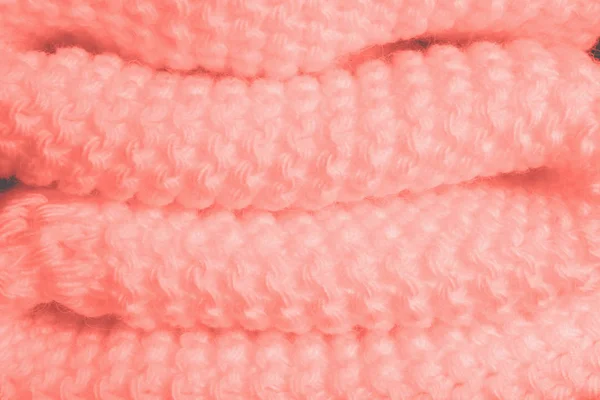 以珊瑚色色调色调的折叠针织面料纹理 这是2019年的主要趋势 — 图库照片