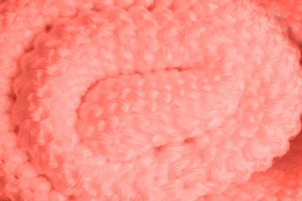以珊瑚色色调色调的折叠针织面料纹理 这是2019年的主要趋势 — 图库照片