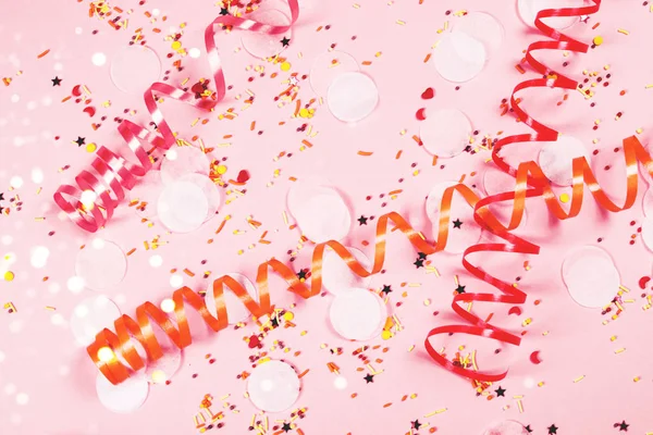 Pink background decorated with serpantine and confetti. — Stock Photo, Image