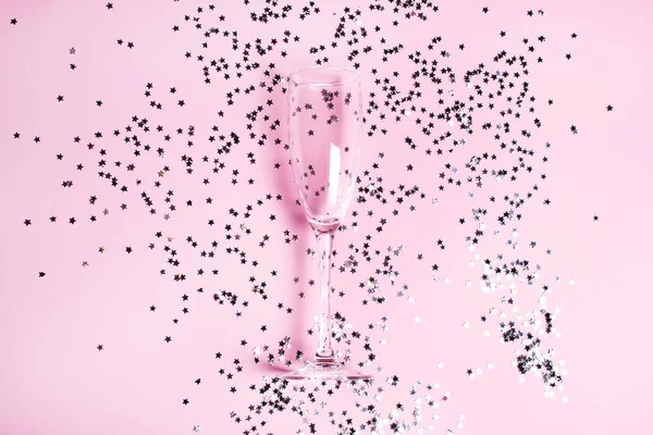 Champagne glass on pink background. — Stock Photo, Image