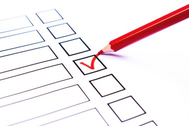 Oylama için bülten ve kırmızı kalem.