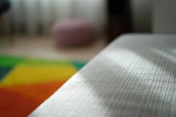 Kanepe doku ile cororful halı apartman konaklama